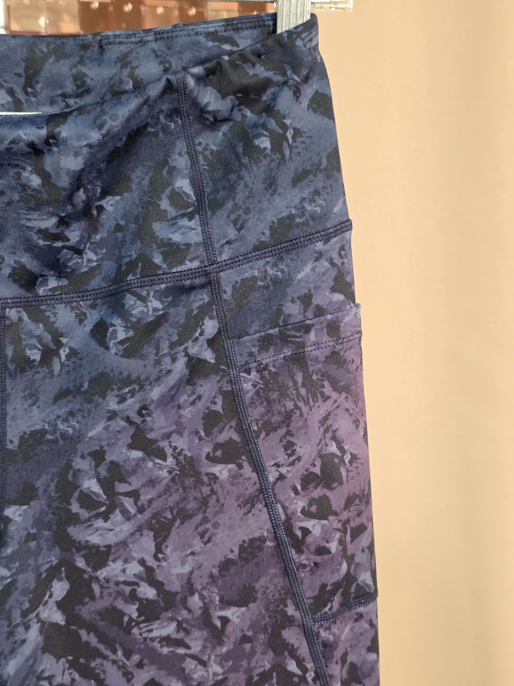Lolë Abstract Print Athletic Leggings | Tonal Camo Yoga Pants | Size M - Picture 3 of 5